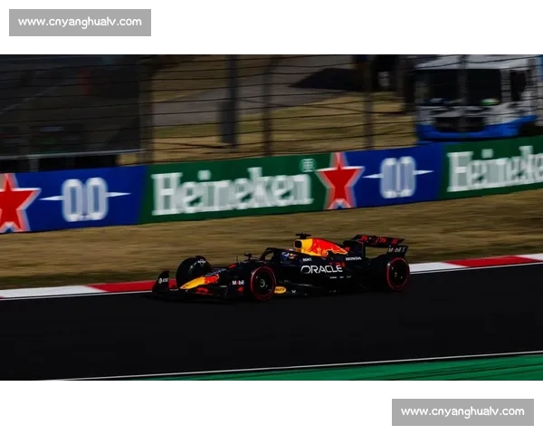 安东内利头盔视角：首圈追尾维斯塔潘瞬间全记录